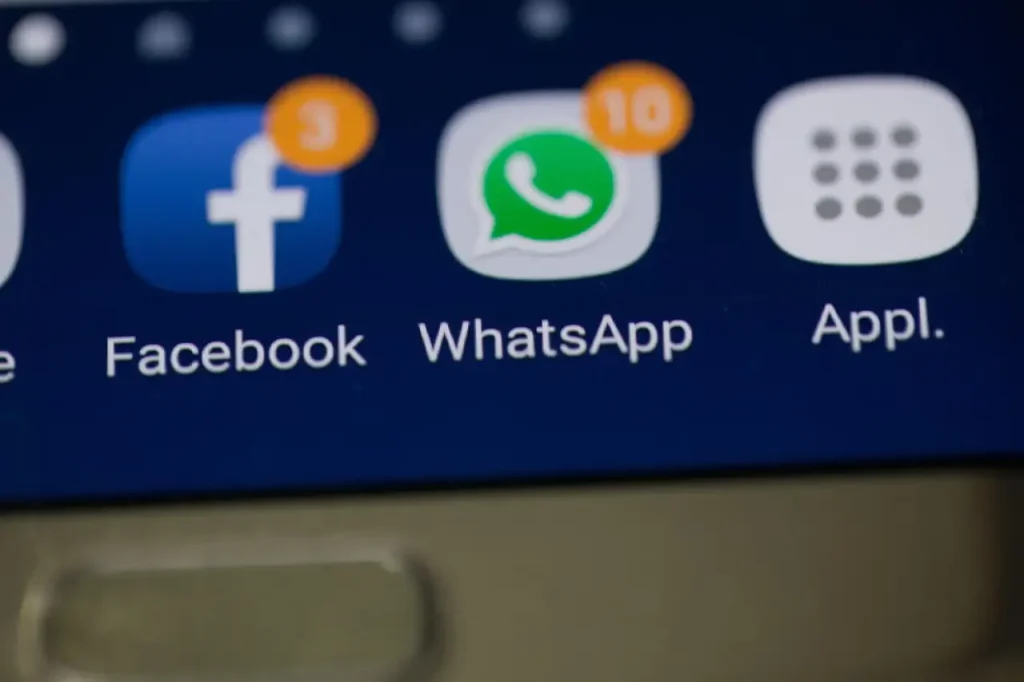 Bei whatsapp geht eine nachricht rum mit facebook