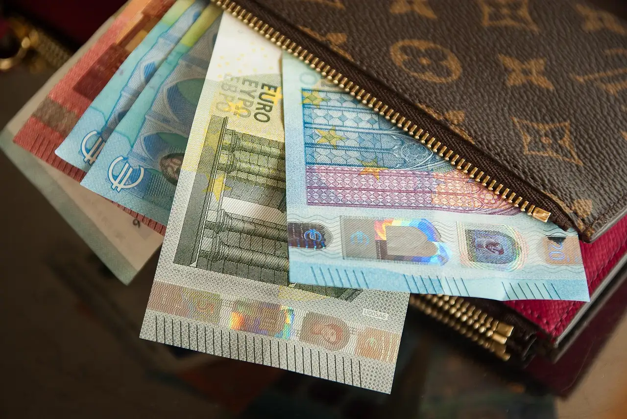 WhatsApp Chat: Louis Vuitton Produkte für 80 Euro?
